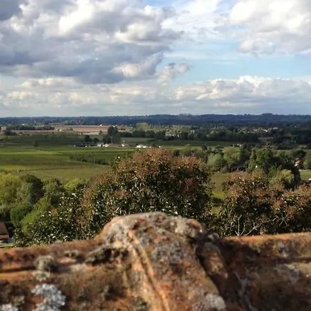 Дом отдыха Romantic Nr St Emilion With Private Pool And Views To For Pujols (Gironde)